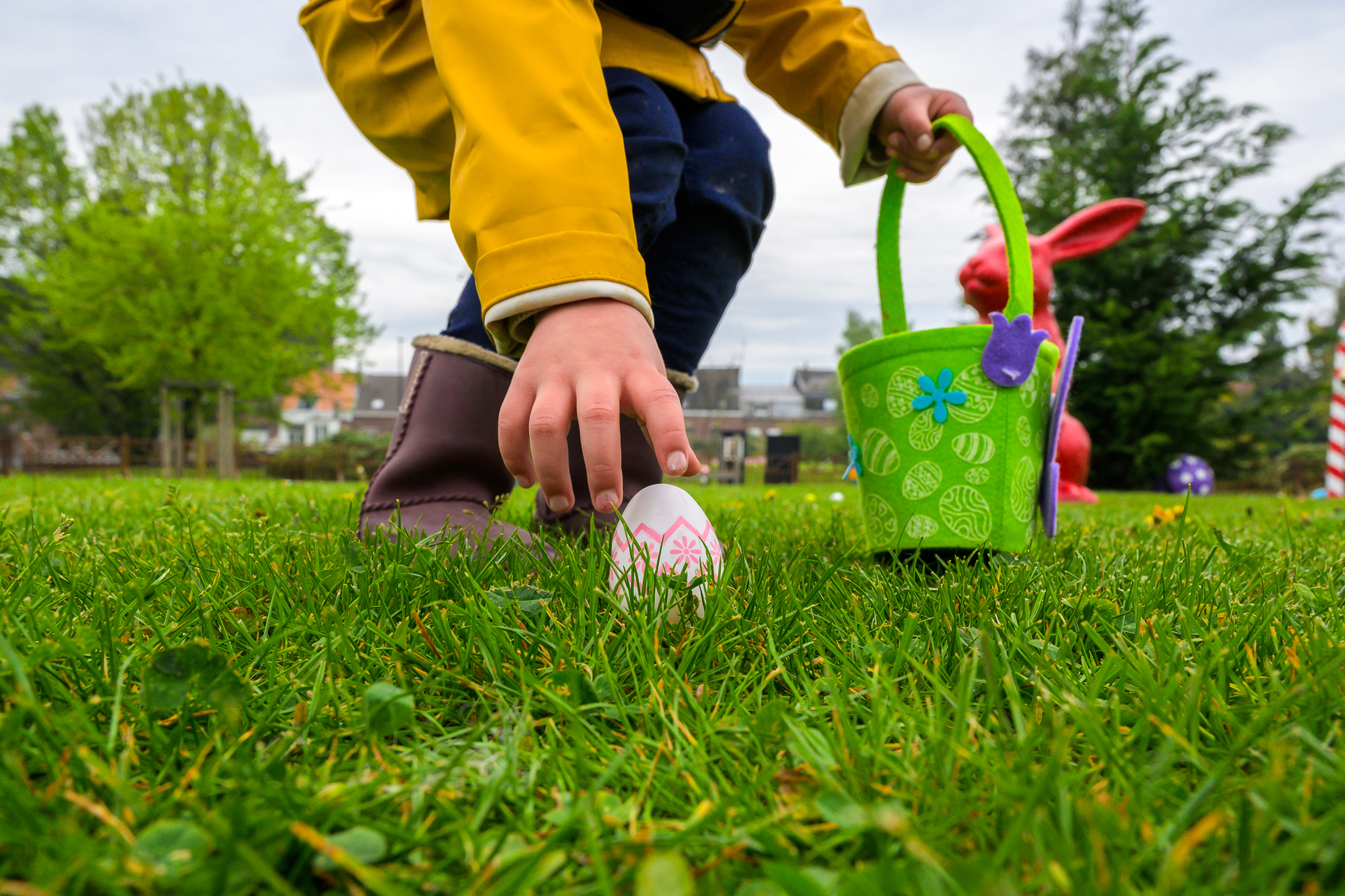 🐣🥚 Retour en images sur la grande chasse aux œufs du 20 avril ! 🌸✨

Sourires, éclats de joie et paniers bien remplis ! Les petits explorateurs ont déniché des trésors chocolatés cachés dans les moindres recoins. 🐰🍫