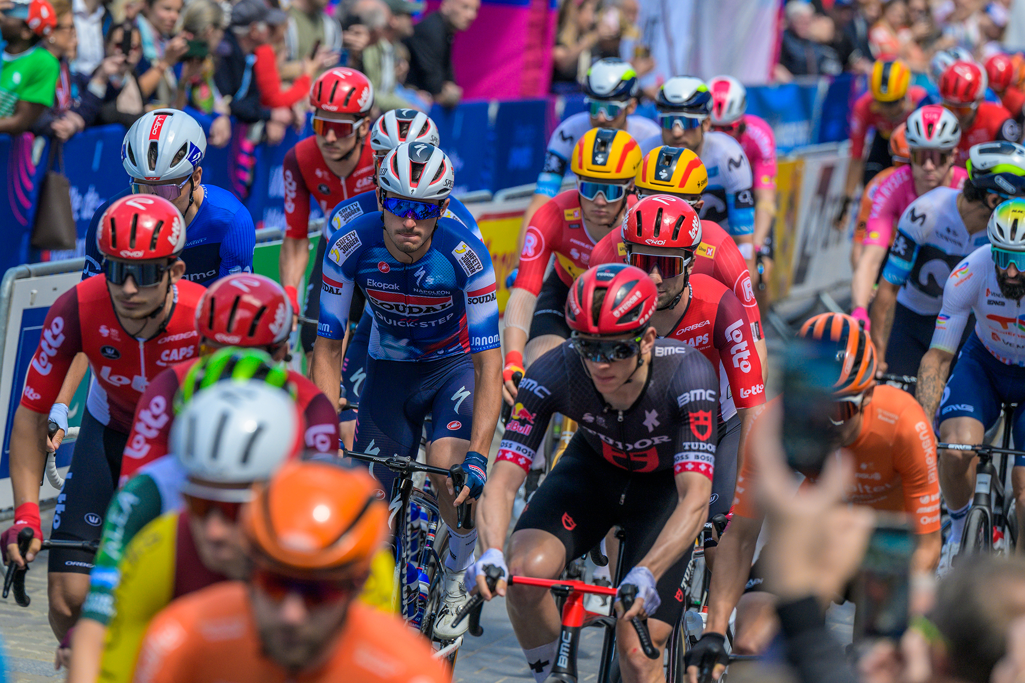 Retour en images sur les 4 Jours de Dunkerque à Valenciennes ! 🚴‍♂️🔥

Quel spectacle incroyable ! Ce vendredi 16 mai, Valenciennes a vibré au rythme du cyclisme avec une étape intense des 4 Jours de Dunkerque. Entre pavés, relances et routes urbaines étroites, les coureurs ont offert un show mémorable, sous les acclamations d’un public en feu ! 🎉

📸 Revivez les moments forts : 🏁 Départ sur la Place d’Armes, 🌞 Soleil radieux et foule passionnée pour encourager les champions. 

Merci à tous pour cette journée magique ! 💙💛 Valenciennes a prouvé qu’elle était une terre de cyclisme, et ce n’est qu’un avant-goût avant le Tour de France en juillet ! 🚴‍♂️

Retrouvez l’intégralité des photos sur le Facebook de Valenciennes

#4JoursDeDunkerque #Valenciennes #Cyclisme #PassionVélo #RetourEnImages #valenciennesmetropole #velo