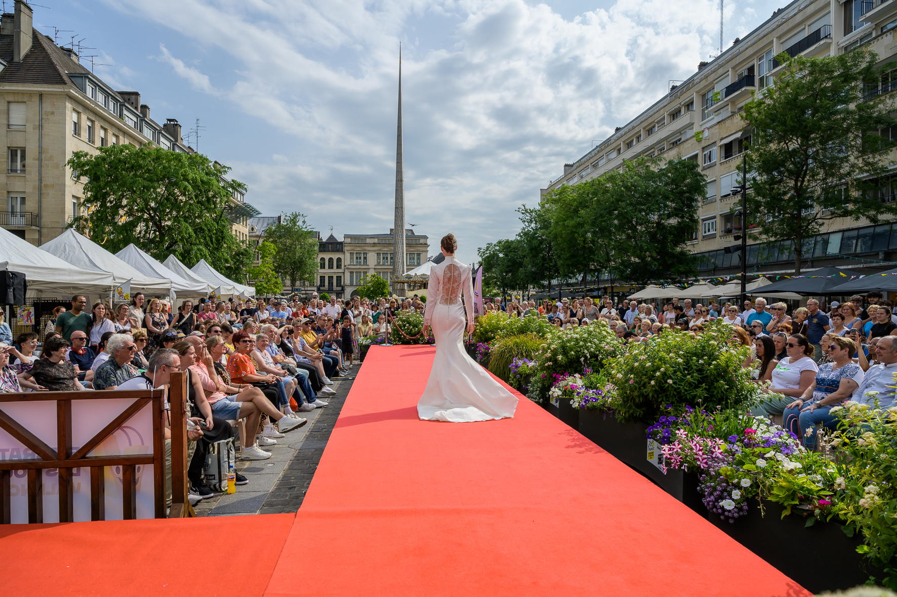 Vous étiez nombreux ce 14 juin sur la Place d’Armes pour Place à la Mode ! 👗👠 
Une belle ambiance, des sourires, du style… et un public au rendez-vous 💛 📸 Petit retour en images sur cette journée haute en couleurs !

➡️ Retrouvez toutes les photos sur notre page Facebook 

#PlaceALaMode #Valenciennes #MomentsPartagés #RetourEnImages