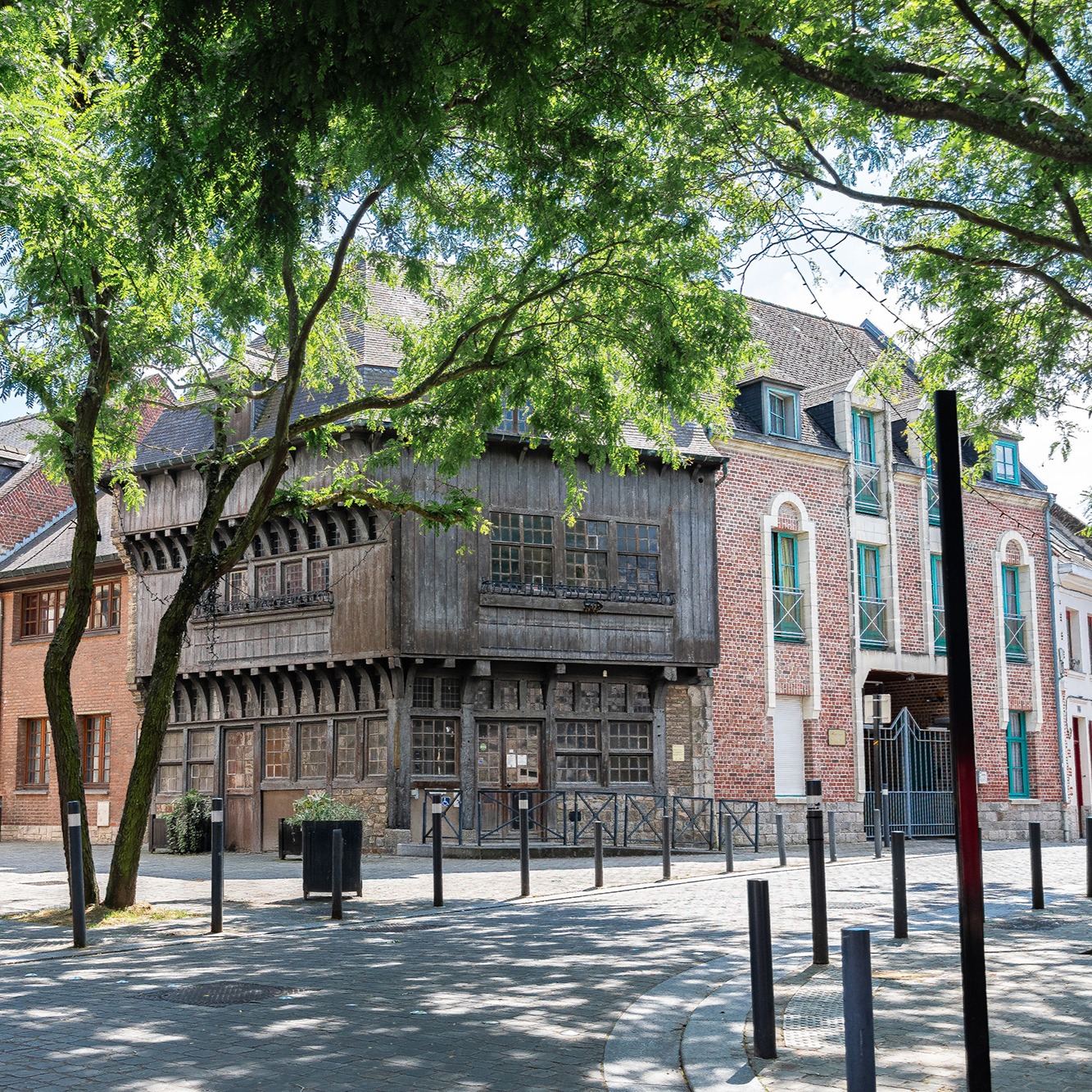 Maison Espagnole

#photodujour #valenciennestourismeetcongres #valenciennesmetropole #touslesvalenciennoisici #tlvi #nordpasdecalais #hdf_en_photos #hautsdefrance #departement59 #monnordenor #igersvalenciennes #Nord #hautsdefrance #nordmylove