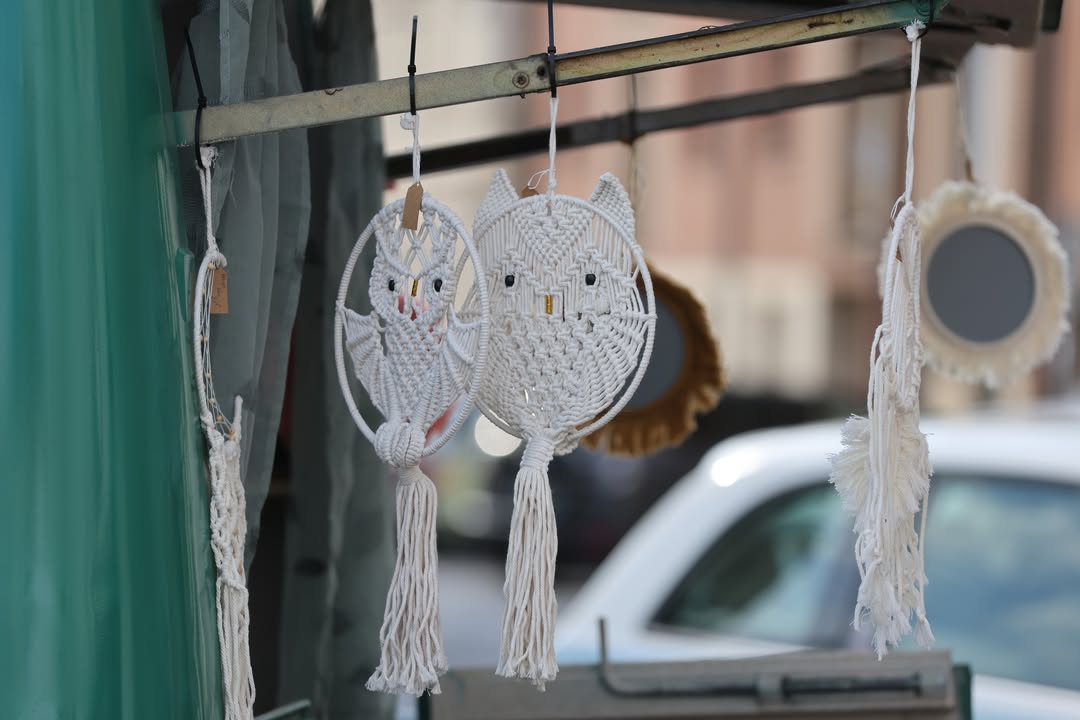 [RETOUR EN 📸] sur le 1er Marché de la Bande ! Une belle réussite grâce à vous 🙌

Un grand merci à Maurena Buscema, Anne-Sophie Adamczuk et Camille Renard, ainsi qu’à l’ensemble des créateurs et passionnés qui ont fait vivre ce moment unique 🎨
Et surtout, merci à vous pour vos sourires et votre présence 🌟

➡️ Revivez l’ambiance en photos dans cet album !