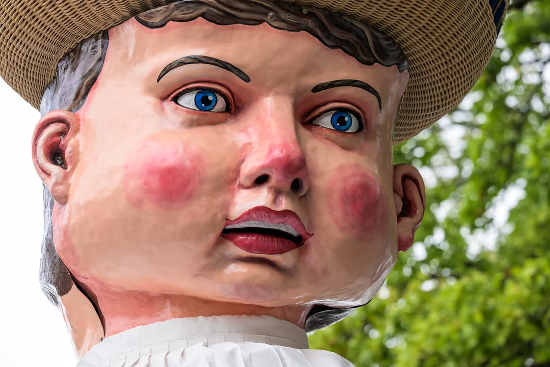 🎉 Retour en images sur un week-end haut en couleurs ! Les Folies de Binbin ont une fois de plus enchanté Valenciennes : défilés, fanfares, géants et sourires à chaque coin de rue.

📸 Revivez les meilleurs moments en images ci-dessous ⬇️

👀 Et pour prolonger la magie, ne manquez pas l’exposition des 200 ans de Binbin, installée dans le hall d’accueil de la mairie de Valenciennes. 
🗓️ Visible jusqu’au 5 septembre, elle retrace l’histoire de notre géant emblématique à travers photos, objets et souvenirs.