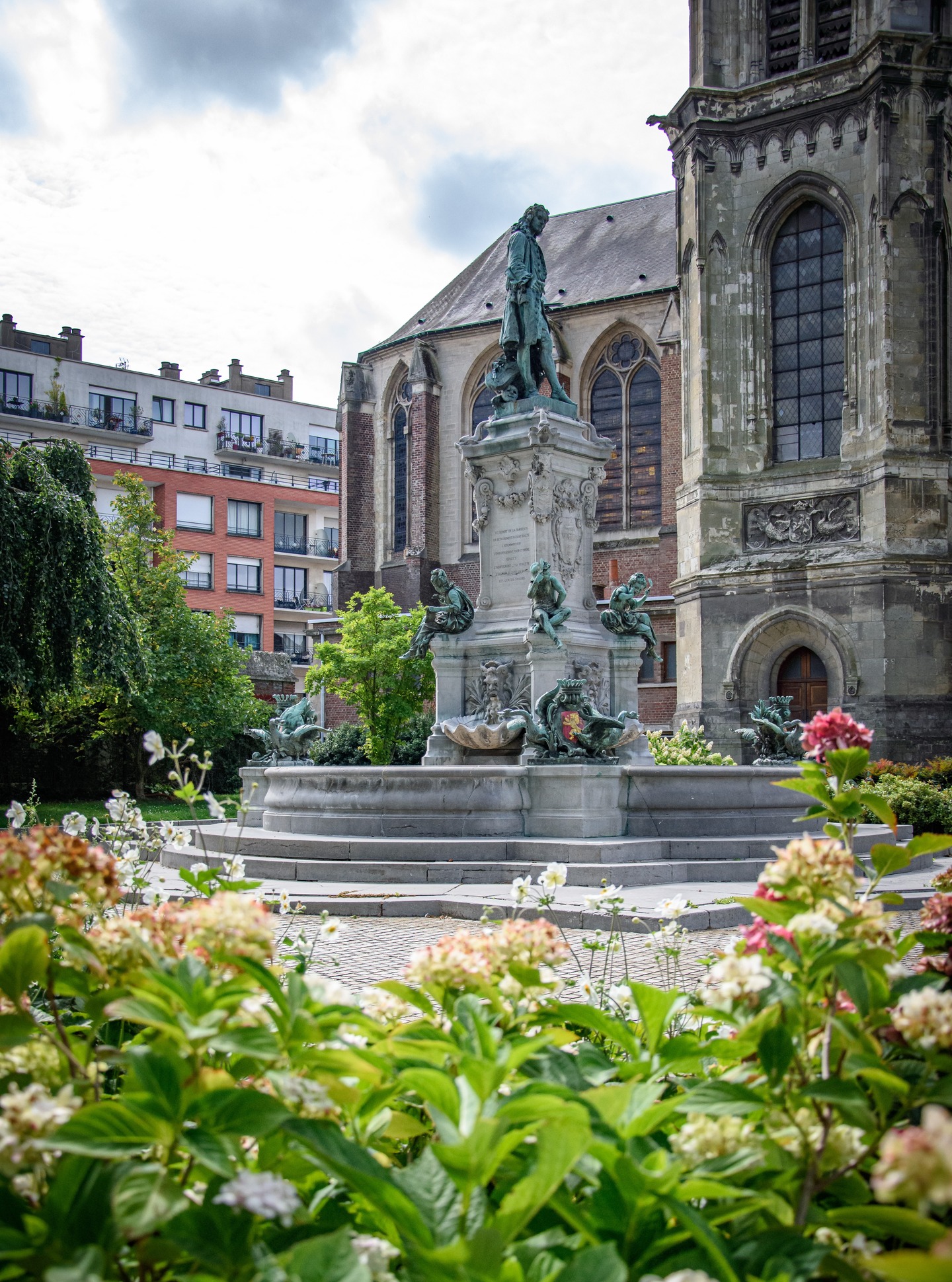 Fontaine Watteau 

#photodujour #valenciennestourismeetcongres #valenciennesmetropole #touslesvalenciennoisici #tlvi #nordpasdecalais #hdf_en_photos #hautsdefrance #departement59 #monnordenor #igersvalenciennes #Nord #hautsdefrance #nordmylove