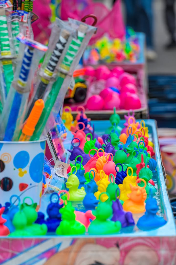 🎡 LA FÊTE FORAINE DE VALENCIENNES – DERNIER WEEK-END ! 🎡
𝐑𝐃𝐕 𝐚𝐮 𝐩𝐚𝐫𝐤𝐢𝐧𝐠 𝐋𝐚𝐜𝐮𝐳𝐨𝐧,  𝐣𝐮𝐬𝐪𝐮’𝐚𝐮 𝐝𝐢𝐦𝐚𝐧𝐜𝐡𝐞 𝟏𝟐 𝐨𝐜𝐭𝐨𝐛𝐫𝐞.

🤸‍♀️🤸‍♂️ 𝐁𝐨𝐮𝐠𝐞𝐳, 𝐬𝐚𝐮𝐭𝐞𝐳, 𝐯𝐨𝐥𝐭𝐢𝐠𝐞𝐳, 𝐣𝐨𝐮𝐞𝐳…
Venez profiter d’une ambiance incroyable avec des dizaines de manèges et d’attractions pour toute la famille !

🎆 𝐅𝐄𝐔 𝐃’𝐀𝐑𝐓𝐈𝐅𝐈𝐂𝐄
📅 Samedi 11 octobre
🕙 À partir de 22h

🎠 𝐓𝐨𝐮𝐬 𝐥𝐞𝐬 𝐦𝐚𝐧𝐞̀𝐠𝐞𝐬 𝐚̀ 𝟐 € 𝐨𝐮 𝟑 € !
📅 Dimanche 12 octobre

📸 Partagez vos plus belles photos de la fête avec le hashtag #FoireDeValenciennes  !

🕒 𝐇𝐨𝐫𝐚𝐢𝐫𝐞𝐬 𝐣𝐮𝐬𝐪𝐮’𝐚𝐮 𝟏𝟐 𝐨𝐜𝐭𝐨𝐛𝐫𝐞 :
Jeudi : 16h à 21h
Vendredi et samedi : 14h à 1h du matin
Dimanche : 14h à 22h

𝑵𝒆 𝒎𝒂𝒏𝒒𝒖𝒆𝒛 𝒑𝒂𝒔 𝒍𝒆 𝒅𝒆𝒓𝒏𝒊𝒆𝒓 𝒘𝒆𝒆𝒌-𝒆𝒏𝒅 𝒅𝒆 𝒔𝒆𝒏𝒔𝒂𝒕𝒊𝒐𝒏𝒔 𝒂̀ 𝑽𝒂𝒍𝒆𝒏𝒄𝒊𝒆𝒏𝒏𝒆𝒔 !
+ d’infos : Foire aux manèges de Valenciennes page officiel