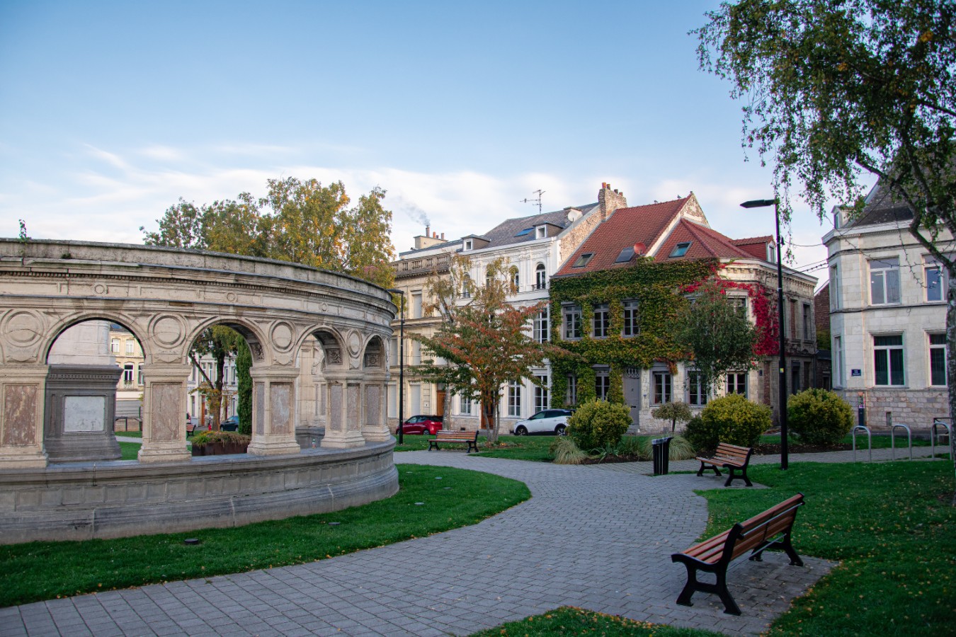 Un coin de patrimoine au cœur du quotidien. Et vous, avez-vous un lieu préféré à Valenciennes pour faire une pause ?
Dites-le nous en commentaire 💭

#Valenciennes #patrimoine #nordpasdecalais #hdf_en_photos #hautsdefrance #departement59 #monnordenor #igersvalenciennes #Nord #hautsdefrance #nordmylove #instanord #valenciennestourismeetcongres #valenciennesmetropole #touslesvalenciennoisici #tlvi