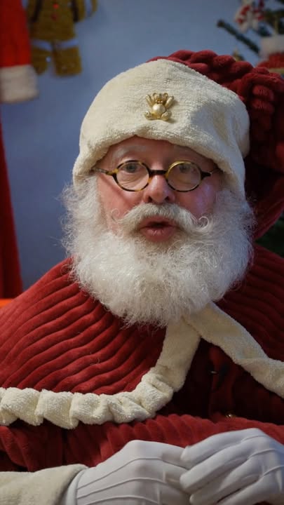 🎅✨ 𝐋𝐞 𝐏𝐞̀𝐫𝐞 𝐍𝐨𝐞̈𝐥 𝐟𝐚𝐢𝐭 𝐮𝐧𝐞 𝐡𝐚𝐥𝐭𝐞 𝐚̀ 𝐕𝐚𝐥𝐞𝐧𝐜𝐢𝐞𝐧𝐧𝐞𝐬 ! ✨🎅
Avant sa grande tournée, le Père Noël fait une pause à Valenciennes pour rencontrer tous les enfants sages ! 

Il est encore temps de le rencontrer, rendez-vous dans son chalet au cœur du marché de Noël 🎄❄️

📅 𝐒𝐞𝐬 𝐝𝐚𝐭𝐞𝐬 𝐝𝐞 𝐩𝐫𝐞́𝐬𝐞𝐧𝐜𝐞 :
🎅 Mercredi 17/12 : de 14h à 19h
🎅 Samedi 20/12 : de 14h à 20h
🎅 Dimanche 21/12 : de 14h à 19h
🎅 Mercredi 24/12 : de 14h à 18h

🎁 𝑷𝒉𝒐𝒕𝒐𝒔, 𝒔𝒐𝒖𝒓𝒊𝒓𝒆𝒔 𝒆𝒕 𝒎𝒂𝒈𝒊𝒆 𝒅𝒆 𝑵𝒐𝒆̈𝒍 𝒂𝒖 𝒑𝒓𝒐𝒈𝒓𝒂𝒎𝒎𝒆 !