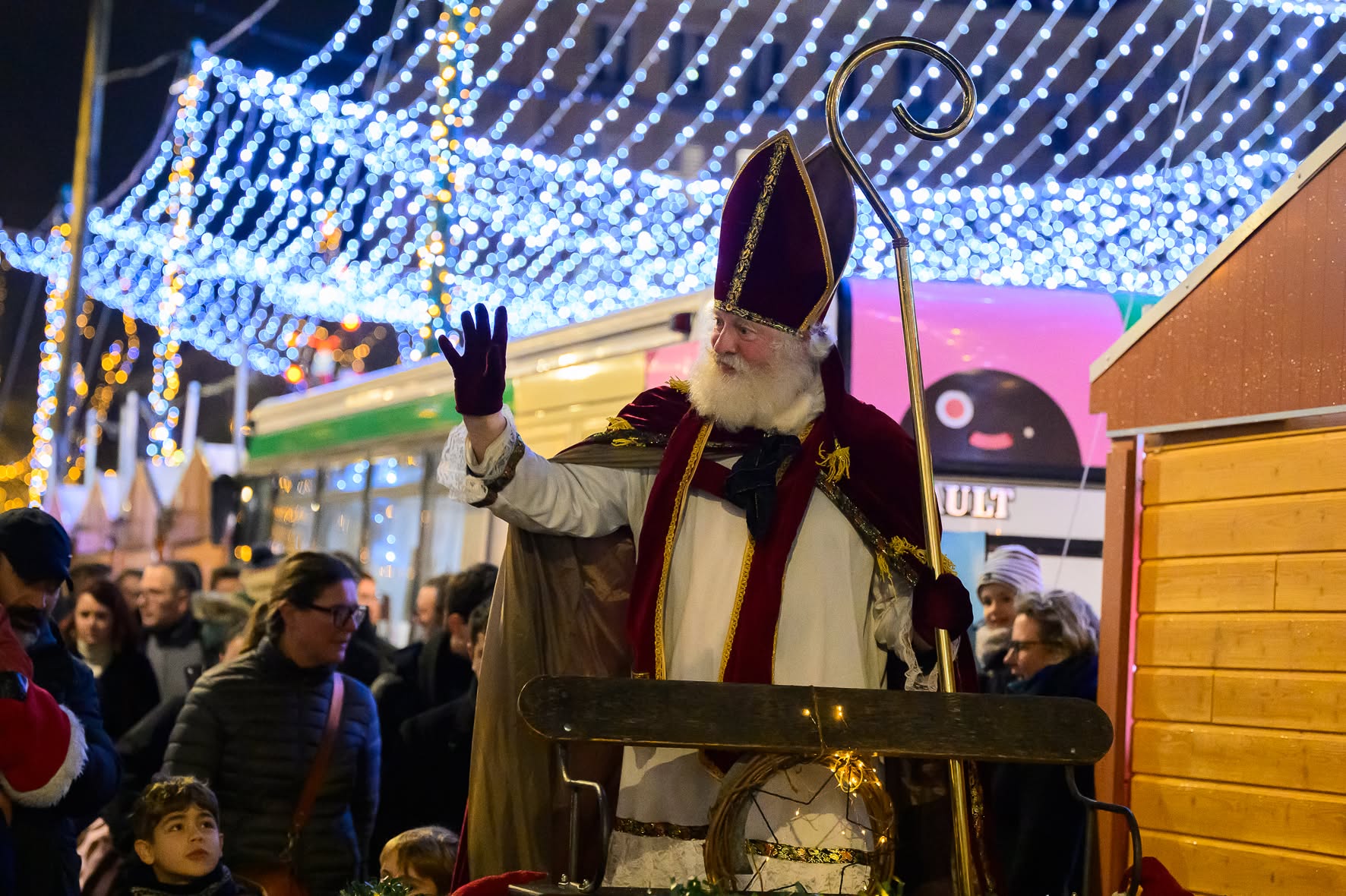 𝐑𝐞𝐭𝐨𝐮𝐫 𝐞𝐧 𝐢𝐦𝐚𝐠𝐞𝐬 𝐬𝐮𝐫 𝐯𝐨𝐭𝐫𝐞 𝐰𝐞𝐞𝐤-𝐞𝐧𝐝 𝐚̀ 𝐕𝐚𝐥𝐞𝐧𝐜𝐢𝐞𝐧𝐧𝐞𝐬 !
🎅✨ Mention spéciale pour la parade de Saint-Nicolas, qui a illuminé les rues et enchanté petits et grands.
📸 Voici quelques photos pour revivre ensemble ces instants !