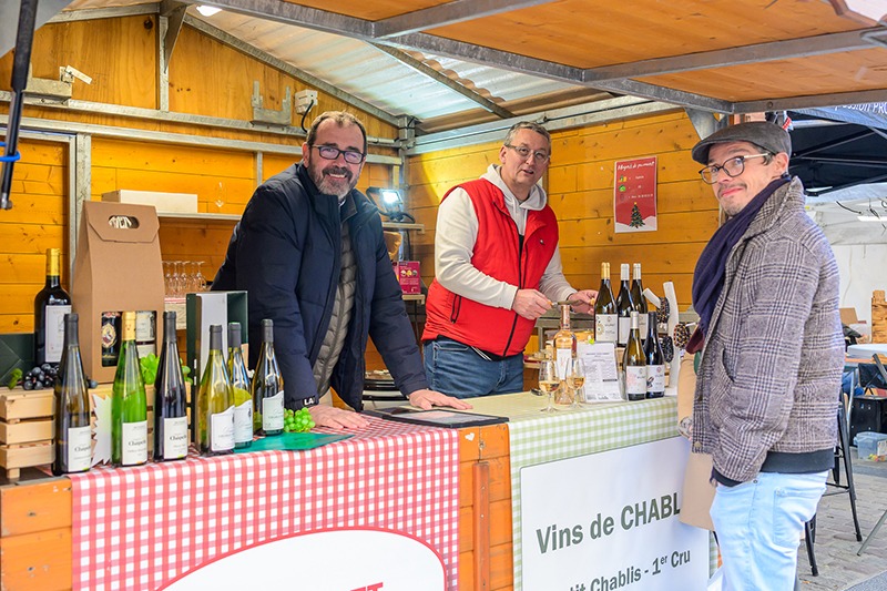 🌿✨Ce week-end, Valenciennes a encore vibré au rythme des saveurs et des rencontres.

Le Marché des Saveurs a une nouvelle fois réuni producteurs passionnés, artisans locaux et visiteurs curieux.
Entre couleurs, parfums, dégustations et belles rencontres… on en a pris plein les yeux et les papilles 😍🍇🧀

📸 Retour en images sur ces instants partagés, entre découvertes culinaires, produits locaux et sourires à chaque stand.

On remet ça très vite.
#MarchéDesSaveurs #ProducteursLocaux #Terroir #Gastronomie #valenciennes