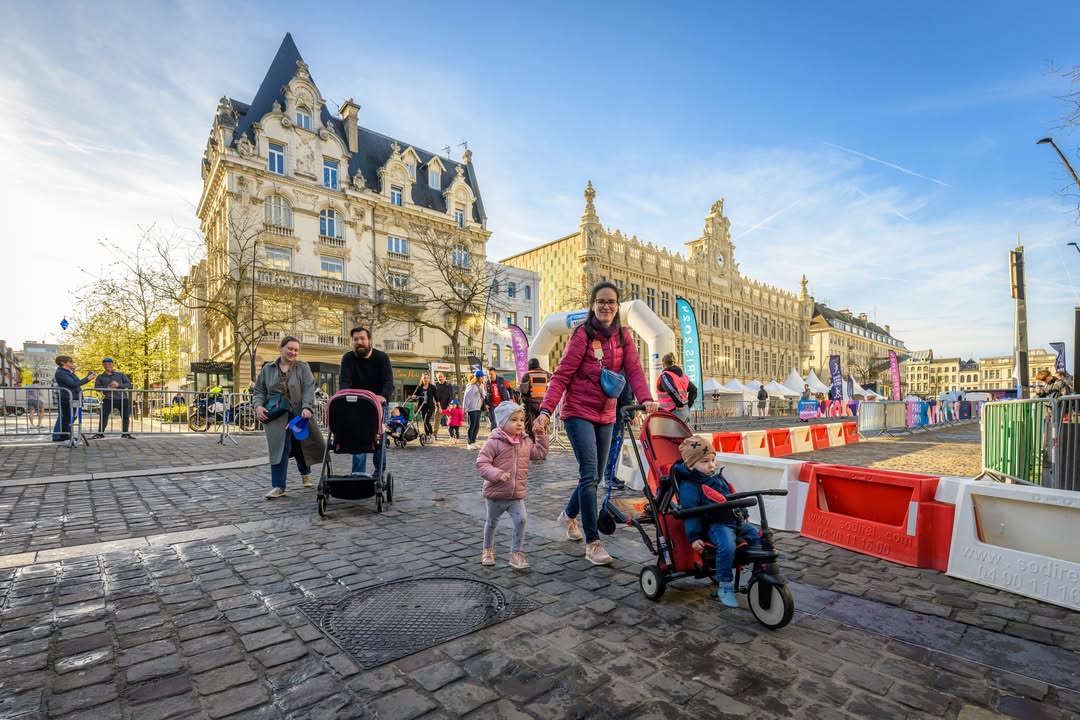 [✨ CHOISIS TA FOULÉE 🏃‍♂️] 𝐀𝐮𝐣𝐨𝐮𝐫𝐝’𝐡𝐮𝐢, 𝐟𝐨𝐜𝐮𝐬 𝐬𝐮𝐫 𝐥𝐞𝐬 𝐅𝐨𝐮𝐥𝐞́𝐞𝐬 𝐁𝐚𝐛𝐲 𝐏𝐨𝐮𝐬𝐬𝐞𝐭𝐭𝐞 𝐞𝐭 𝐥𝐚 𝐜𝐨𝐮𝐫𝐬𝐞 𝟐 𝐤𝐦 
  
🍼 𝐋𝐞𝐬 𝐅𝐨𝐮𝐥𝐞́𝐞𝐬 𝐁𝐚𝐛𝐲 𝐏𝐨𝐮𝐬𝐬𝐞𝐭𝐭𝐞𝐬 : une épreuve pensée pour les tout‑petits et leurs parents. Dans une ambiance douce et conviviale, c’est l’occasion parfaite de partager un moment ludique et sportif en famille sur une randonnée de 3 km.
👉 𝐕𝐨𝐢𝐜𝐢 𝐯𝐨𝐭𝐫𝐞 𝐢𝐭𝐢𝐧𝐞́𝐫𝐚𝐢𝐫𝐞 : https://urls.fr/ClU73p

🏃‍♂️ 𝐋𝐚 𝐜𝐨𝐮𝐫𝐬𝐞 𝐝𝐞𝐬 𝟐 𝐤𝐦 est quant à elle adaptée aux jeunes coureurs, pour une expérience sportive fun et sécurisée. (𝑟𝑒́𝑠𝑒𝑟𝑣𝑒́𝑒 𝑎𝑢𝑥 𝑚𝑖𝑛𝑖𝑚𝑒𝑠 (2011‑2012) 𝑒𝑡 𝑏𝑒𝑛𝑗𝑎𝑚𝑖𝑛𝑠 (2013‑2014)  

💙 𝑪𝒉𝒐𝒊𝒔𝒊𝒔 𝒕𝒂 𝒇𝒐𝒖𝒍𝒆́𝒆 𝒆𝒕 𝒓𝒆𝒋𝒐𝒊𝒏𝒔-𝒏𝒐𝒖𝒔 𝒍𝒆 12/04 !

ℹ️ 𝐈𝐧𝐬𝐜𝐫𝐢𝐩𝐭𝐢𝐨𝐧𝐬 𝐞𝐭 𝐢𝐧𝐟𝐨𝐬 :  https://lesfouleesvalenciennoises.fr/

#LesFouléesValenciennoises #SportEnFamille #BabyPoussette #CourseJeunes #ValenciennesMaVille #valenciennes