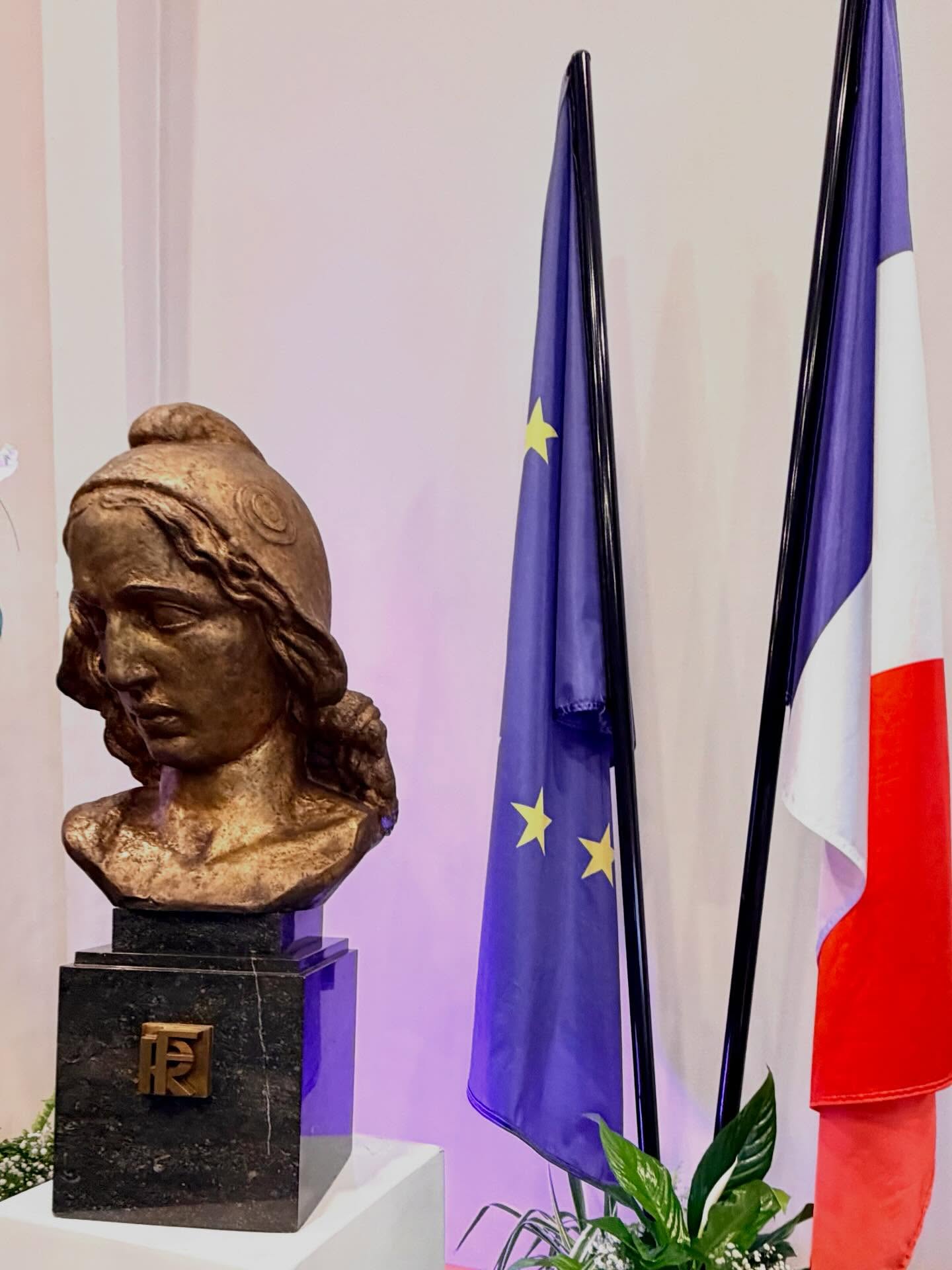 🏛️ 🇫🇷Conseil municipal installé

Une nouvelle étape commence à #Valenciennes, dans la continuité de l’action engagée.

Les élus poursuivent leur mobilisation pour agir au quotidien :
solidarité • éducation • cadre de vie • transition écologique • sécurité • attractivité

#Valenciennes #servicepublic #citoyenneteparticipative #démocratie