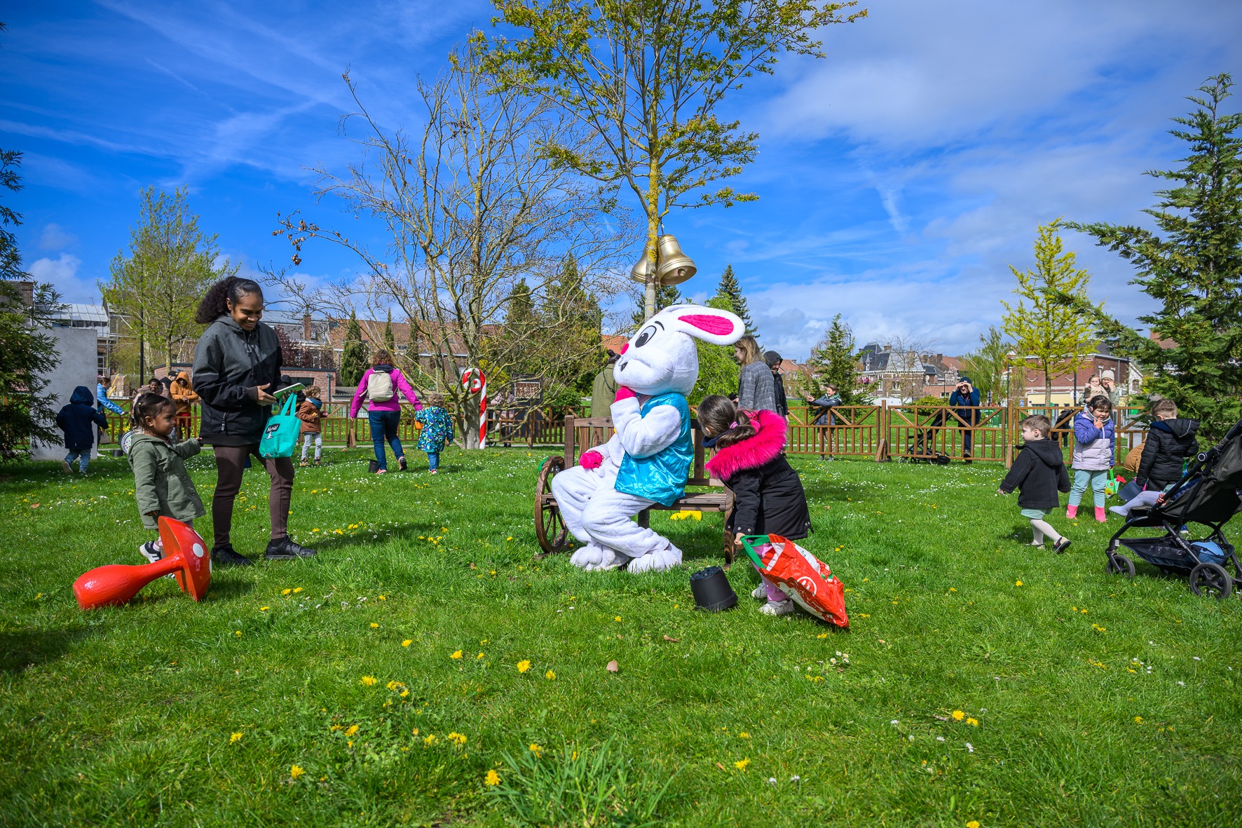 🐣 Petite chasse aux œufs en images
Un joli moment partagé, des rires, du chocolat et beaucoup de bonheur.

#ChasseAuxOeufs #Pâques2026 #FêteDePâques #EnfantsHeureux