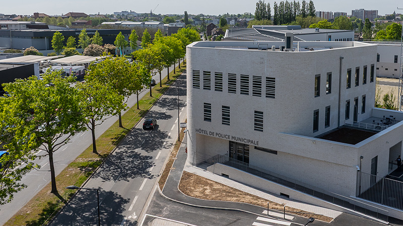 🚨 NOUVEAU ! La Police Municipale change d’adresse 🚨

📍 Retrouvez-la à partir du 1er mai à l’Hôtel des Polices
👉 33 boulevard des Alliés à Valenciennes

Un lieu plus moderne, plus visible et surtout plus proche de vous 💙

🕒 Accueil du public du lundi au vendredi de 8h30 à 17h
🕒Les effectifs de la police municipale et du CSU sont opérationnels 7J/7 et 24h/24
📞 03 27 22 43 70

👮‍♂️ À terme, ce site regroupera également la Police Nationale, pour encore plus d’efficacité !

✨ Valenciennes avance pour votre sécurité

#Valenciennes #Sécurité #PoliceMunicipale #VilleQuiBouge #ServicePublic #HautsDeFrance