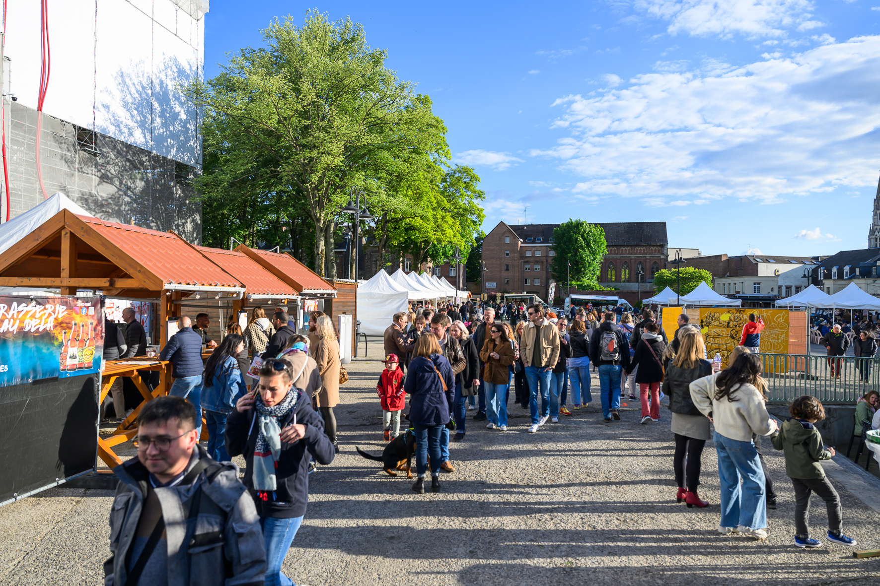 Quel week‑end ! 

Entre les saveurs des food trucks, les rires, les rencontres et le passage joyeux de la Trombicyclette, l’ambiance était au rendez‑vous.

Merci à toutes celles et ceux qui sont venus partager ce moment gourmand et festif.

Merci aussi aux food trucks présents et aux musiciens pour leur énergie communicative.

Swipe pour revivre les meilleurs instants ✨

On se retrouve très vite pour de nouvelles aventures conviviales.

#FoodTruck #Trombicyclette #Valenciennes #Gourmandise #BonneAmbiance #Événement #RetourEnImages