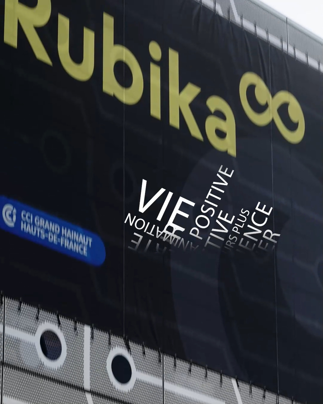 🎬 Ils font la ville | Connaissez-vous Rubika ? 

Installée à Valenciennes depuis plus de 40 ans, l&rsquo;école forme des talents reconnus dans le monde entier dans les domaines du design, du jeu vidéo et du film d&rsquo;animation.

Dans cette vidéo, Stéphane André nous raconte comment Rubika contribue chaque jour au rayonnement de notre ville.

🌍 Une école valenciennoise à la renommée internationale.

@rubika.valenciennes 

#Valenciennes #Rubika #IlsFontLaVille #Animation #Design #JeuVideo