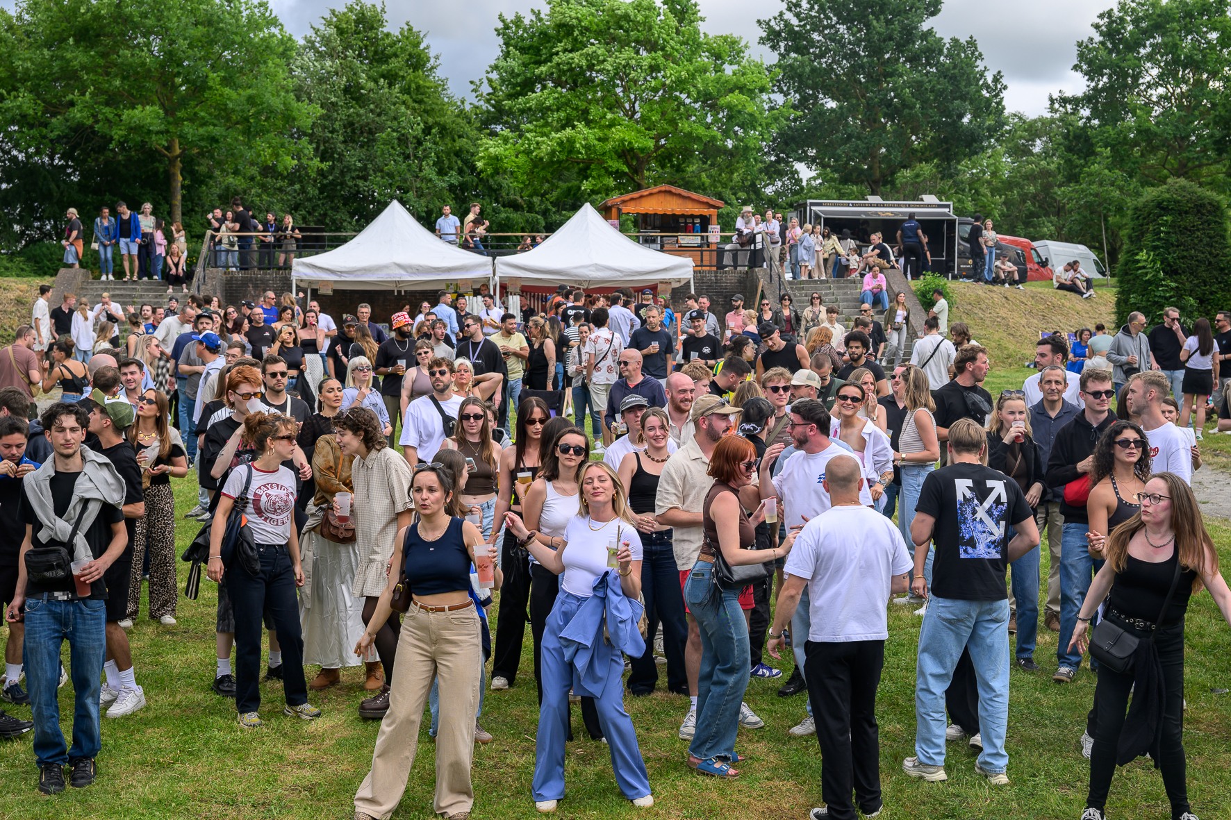 𝐑𝐞𝐭𝐨𝐮𝐫 𝐞𝐧 𝐢𝐦𝐚𝐠𝐞𝐬 𝐬𝐮𝐫 𝐎𝐏𝐄𝐍 𝐀𝐈𝐑 ☀️

Le 31 mai, le collectif WOOF a transformé le parc de la Citadelle en dancefloor à ciel ouvert 🌿✨
Une journée full vibes, full soleil, full énergie 🎶

Vous avez fait vibrer le spot au rythme de nos sets :
HOUSE • GROOVY • HARD MUSIC 🔊🔥

Swipe pour revivre ce moment magique 💛