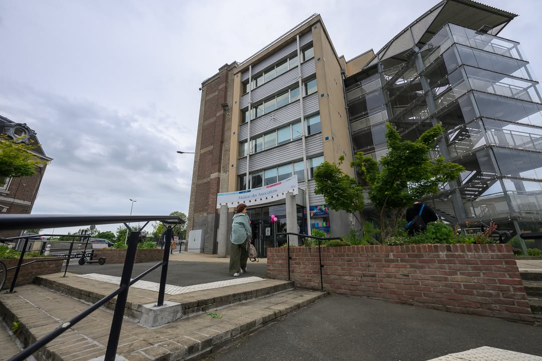 [Retour en📸 ] 𝐬𝐮𝐫 𝐥𝐞𝐬 𝟏𝟎 𝐚𝐧𝐬 𝐝𝐞 𝐥𝐚 𝐌𝐃𝐀 !

Un anniversaire célébré aux côtés des associations, des bénévoles, des élus de la Ville de Valenciennes et de tous les acteurs engagés pour faire vivre le tissu associatif valenciennois 🤝

Depuis 10 ans, la Maison des associations Valenciennes accompagne les associations dans leurs projets et leurs besoins au quotidien. Pour l’occasion, de nombreuses animations ont rythmé cette journée festive, avec un beau succès au rendez-vous !👇
