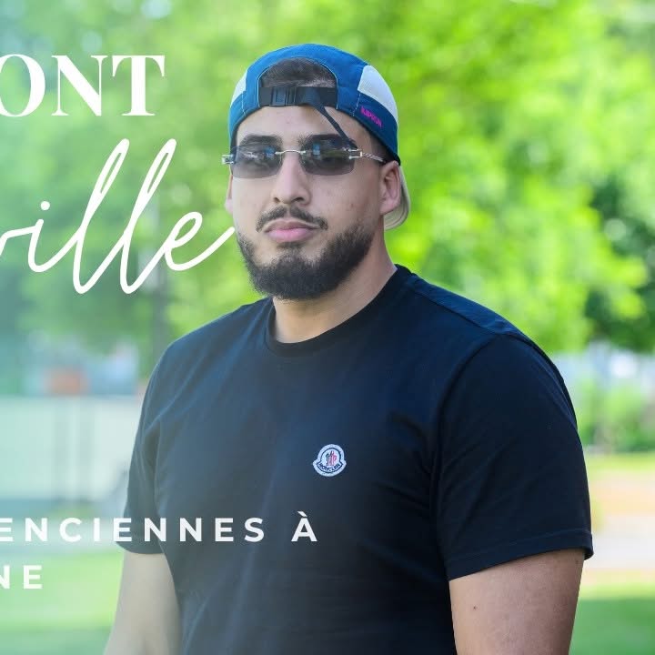 🎥 𝐈𝐥𝐬 𝐟𝐨𝐧𝐭 𝐥𝐚 𝐯𝐢𝐥𝐥𝐞 | 𝐑𝐞𝐧𝐜𝐨𝐧𝐭𝐫𝐞 𝐚𝐯𝐞𝐜 𝐈𝐥𝐲𝐚𝐬𝐬 𝐁𝐞𝐥𝐡𝐚𝐝𝐫𝐢

Dans le dernier numéro de « 𝐕𝐚𝐥𝐞𝐧𝐜𝐢𝐞𝐧𝐧𝐞𝐬, 𝐥𝐞 𝐦𝐚𝐠 », distribué le 6 juillet dernier, découvrez le portrait d&rsquo;𝐈𝐥𝐲𝐚𝐬𝐬 𝐁𝐞𝐥𝐡𝐚𝐝𝐫𝐢 dans la rubrique « Ils font la ville ».

Intitulé « L&rsquo;enfant de Chasse Royale devenu artiste reconnu », cet article retrace le parcours d&rsquo;un Valenciennois dont le talent et la détermination l&rsquo;ont conduit à se faire une place dans le monde artistique.

𝐏𝐨𝐮𝐫 𝐚𝐥𝐥𝐞𝐫 𝐩𝐥𝐮𝐬 𝐥𝐨𝐢𝐧, nous vous proposons de découvrir son témoignage en vidéo sur notre chaîne YouTube. Une interview dans laquelle Ilyass Belhadri revient sur son parcours, son attachement à Valenciennes et son travail d&rsquo;artiste.

▶️ 𝐑𝐞𝐭𝐫𝐨𝐮𝐯𝐞𝐳 𝐥&rsquo;𝐢𝐧𝐭𝐞𝐫𝐯𝐢𝐞𝐰 𝐜𝐨𝐦𝐩𝐥𝐞̀𝐭𝐞 𝐞𝐧 𝐜𝐥𝐢𝐪𝐮𝐚𝐧𝐭 𝐢𝐜𝐢 : https://youtu.be/-Py3AorW08I 

📖 Si vous ne l&rsquo;avez pas encore lu, le dernier numéro de « 𝐕𝐚𝐥𝐞𝐧𝐜𝐢𝐞𝐧𝐧𝐞𝐬, 𝐥𝐞 𝐦𝐚𝐠 » est également disponible ici : https://www.calameo.com/ville-de-valenciennes/books/005386621ebbad80baa10