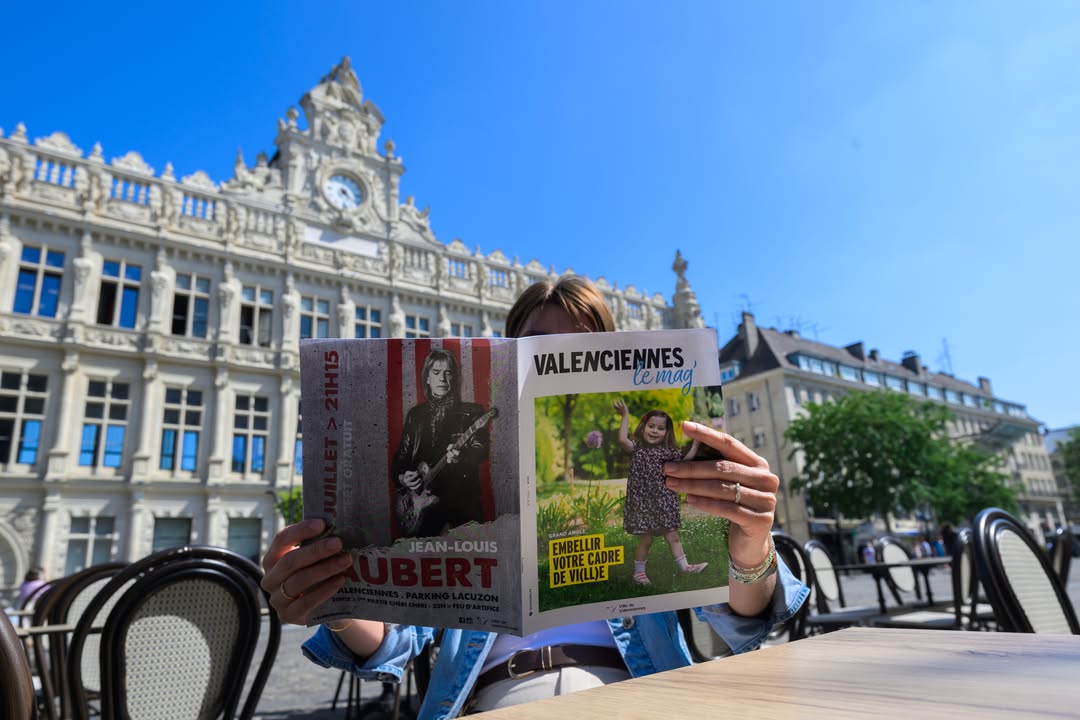 📰 𝐄𝐭 𝐬𝐢 𝐯𝐨𝐮𝐬 (𝐫𝐞)𝐝𝐞́𝐜𝐨𝐮𝐯𝐫𝐢𝐞𝐳 𝐥𝐞 𝐝𝐞𝐫𝐧𝐢𝐞𝐫 𝐧𝐮𝐦𝐞́𝐫𝐨 𝐝𝐞 « 𝐕𝐚𝐥𝐞𝐧𝐜𝐢𝐞𝐧𝐧𝐞𝐬, 𝐥𝐞 𝐦𝐚𝐠' » ?

𝑪𝒆𝒕𝒕𝒆 𝒏𝒐𝒖𝒗𝒆𝒍𝒍𝒆 𝒆́𝒅𝒊𝒕𝒊𝒐𝒏 𝒏𝒆 𝒔𝒆 𝒄𝒐𝒏𝒕𝒆𝒏𝒕𝒆 𝒑𝒂𝒔 𝒅𝒆 𝒄𝒉𝒂𝒏𝒈𝒆𝒓 𝒅𝒆 𝒍𝒐𝒐𝒌 ! ✨

🎥 Des vidéos accessibles directement depuis le magazine pour prolonger votre lecture et découvrir des interviews exclusives,
📖 Une nouvelle mise en page, 
🗞️ Toute l&rsquo;actualité, les projets et les temps forts de Valenciennes.

📬 Les Valenciennois l&rsquo;ont reçu dans leur boîte aux lettres, mais il est également disponible en ligne pour tous.

👉 𝑫𝒊𝒕𝒆𝒔-𝒏𝒐𝒖𝒔 𝒆𝒏 𝒄𝒐𝒎𝒎𝒆𝒏𝒕𝒂𝒊𝒓𝒆 : 𝒒𝒖𝒆𝒍𝒍𝒆 𝒓𝒖𝒃𝒓𝒊𝒒𝒖𝒆, 𝒒𝒖𝒆𝒍 𝒂𝒓𝒕𝒊𝒄𝒍𝒆 𝒐𝒖 𝒒𝒖𝒆𝒍𝒍𝒆 𝒗𝒊𝒅𝒆́𝒐 𝒂𝒗𝒆𝒛-𝒗𝒐𝒖𝒔 𝒑𝒓𝒆́𝒇𝒆́𝒓𝒆́ ?

📲 Retrouvez le magazine en version numérique sur Calaméo : https://www.calameo.com/ville-de-valenciennes/read/005386621ebbad80baa10

𝑩𝒐𝒏𝒏𝒆 𝒍𝒆𝒄𝒕𝒖𝒓𝒆 !