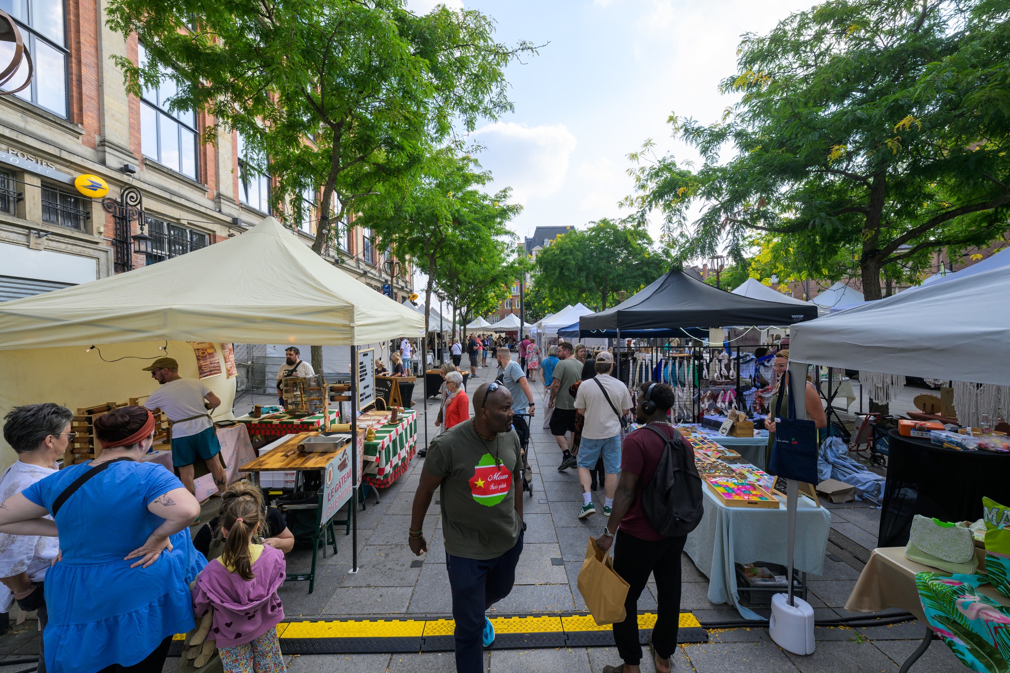 [Retour en images 📸] sur le marché des créateurs !

Vous avez flâné et rencontré des artisans inspirants dans une ambiance conviviale.

Revivez ces deux jours de folies créatives 👆

 #Valenciennes #Convivialité #CréateursLocaux #MarchéDesCréateurs