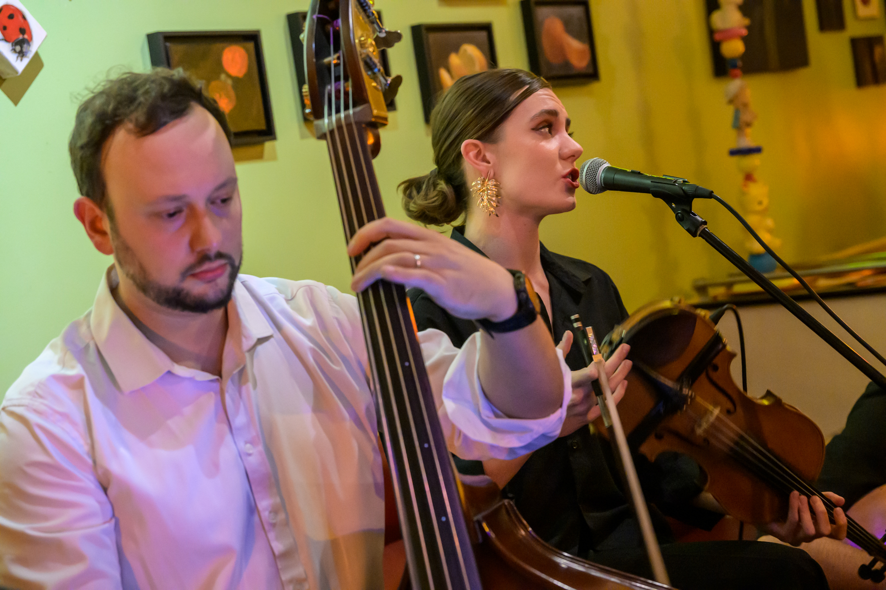 Une soirée hors du temps ✨🎷

Le week-end dernier, la Nuit du Jazz a fait vibrer les cœurs et résonner les murs. Entre l&rsquo;énergie contagieuse des cuivres, la douceur des voix et l&rsquo;improvisation des musiciens, la magie a totalement opéré.

Swipez pour revivre ces moments suspendus en images ➡️

Un immense merci aux artistes talentueux qui ont partagé leur passion.

Quelle est la photo ou le morceau qui vous a le plus marqué ? Dites-le nous en commentaire ! 👇